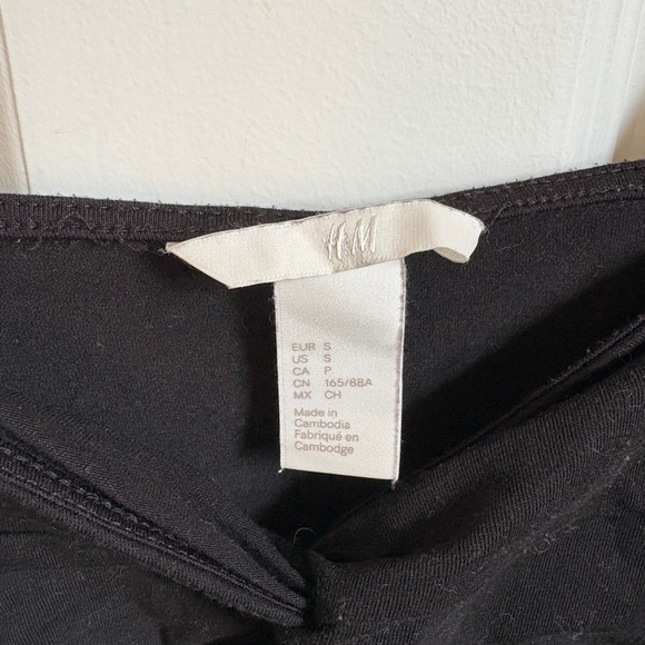H&M Black Fitted Sleeveless Tank Top with Knot - Picture 2 of 5